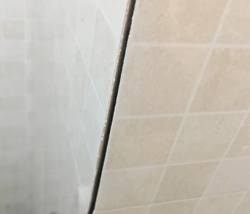 敦化瓷砖空鼓维修公司分享阳台瓷砖脱落的修复过程可以分为以下几个步骤