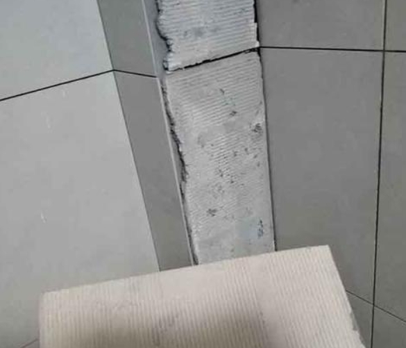 敦化瓷砖空鼓维修公司分享下厨房瓷砖脱落的补救措施。